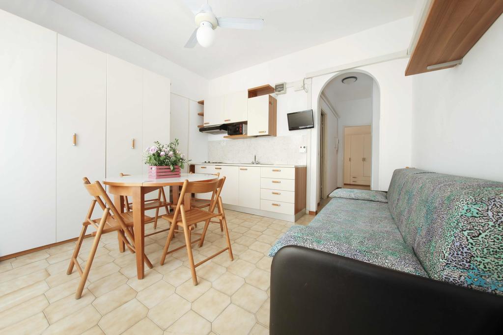 Residence Barusso Alassio Szoba fotó